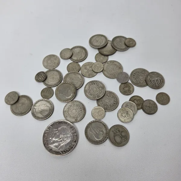 Svensk Myntsamling med 5 kr Silvermynt Gustaf VI Adolf och äldre öresmynt. 179gr