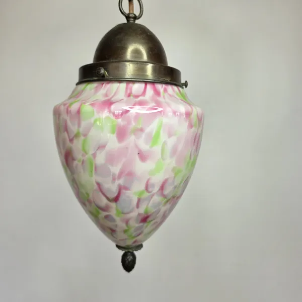 Taklampa i Jugendstil- Marmorerat glas i rosa&grönt. Tidigt 1900-tal.