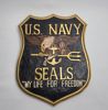 U.S. Navy SEALs emblem (Militaria), Unik handskuren väggskylt i trä.