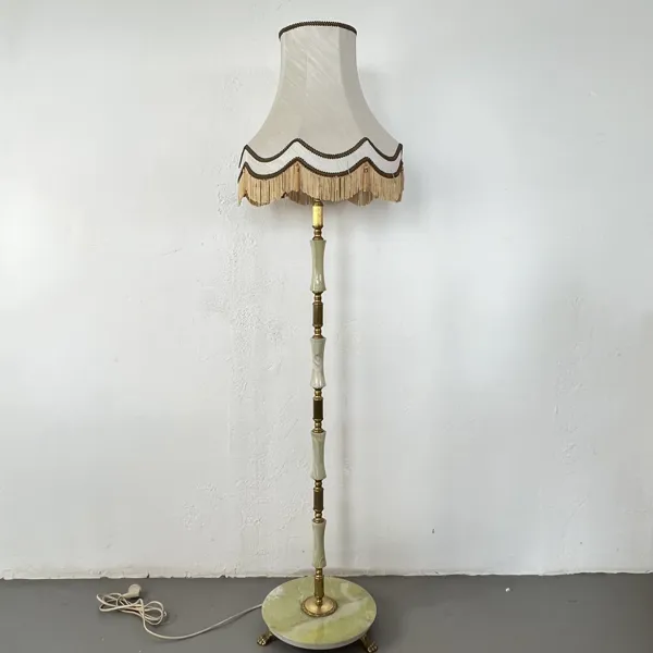 GOLVLAMPA – Onyx (marmor) och mässing, 1900-talets andra hälft