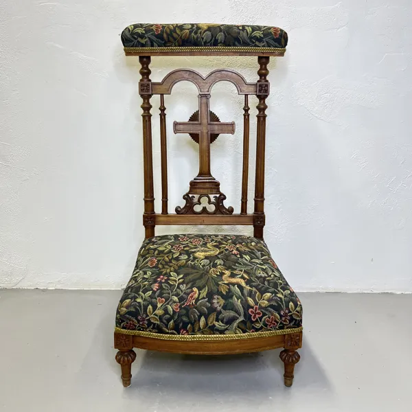 Bönstol (Prie-dieu) – Nyrenässans, Rikt Skuren med Gobeläng, 1800/1900-tal
