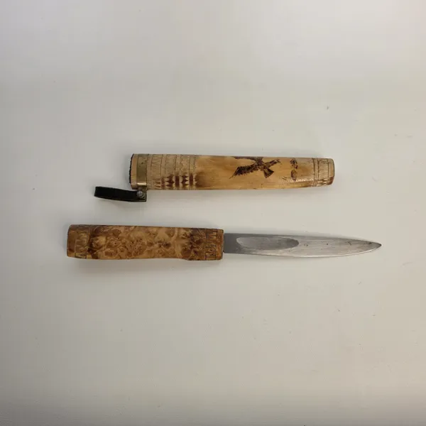 Handgjord sameslöjd/samisk kniv – Masurbjörk & renhorn med örnmotiv