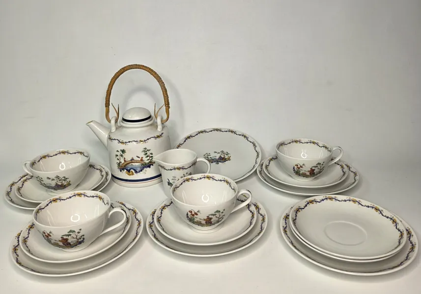 Teservis "Nanking" Rörstrand – Tekanna, gräddsnipa, koppar & assietter (Chinoiserie)
