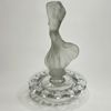 Art Deco, Elegant skulptur / parfympropp i frostat och klart glas – Dansande kvinna