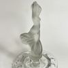 Art Deco, Elegant skulptur / parfympropp i frostat och klart glas – Dansande kvinna
