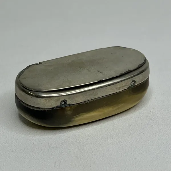 Antik tobaksdosa / Snusdosa i horn och metall – 1800-tal