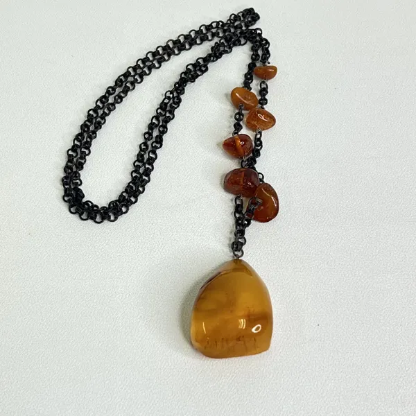 Halsband / Bärnstenshalsband med hänge
