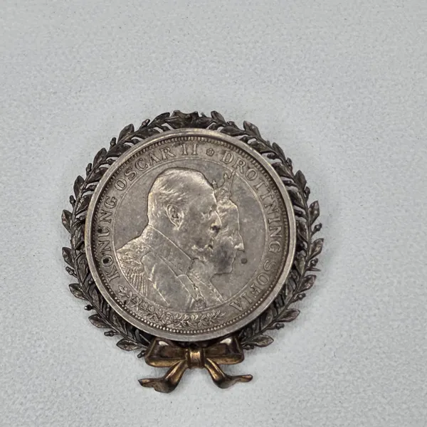 Silverbrosch / Pengabrosch med Jubileumsmynt 2 Kronor 1907 – Oscar II & Sofia, 20gram